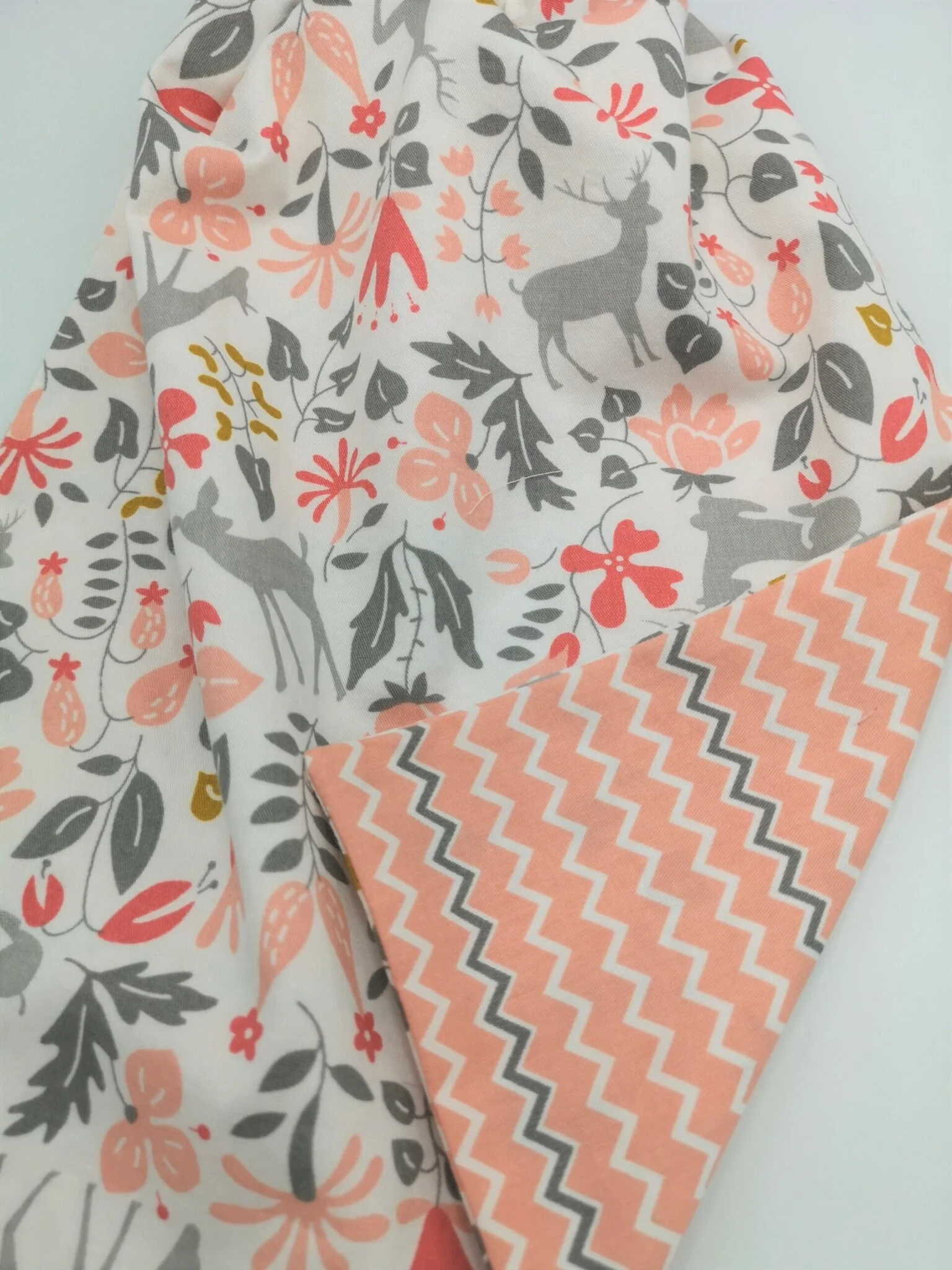 Serviette de table élastique fleurs et biche