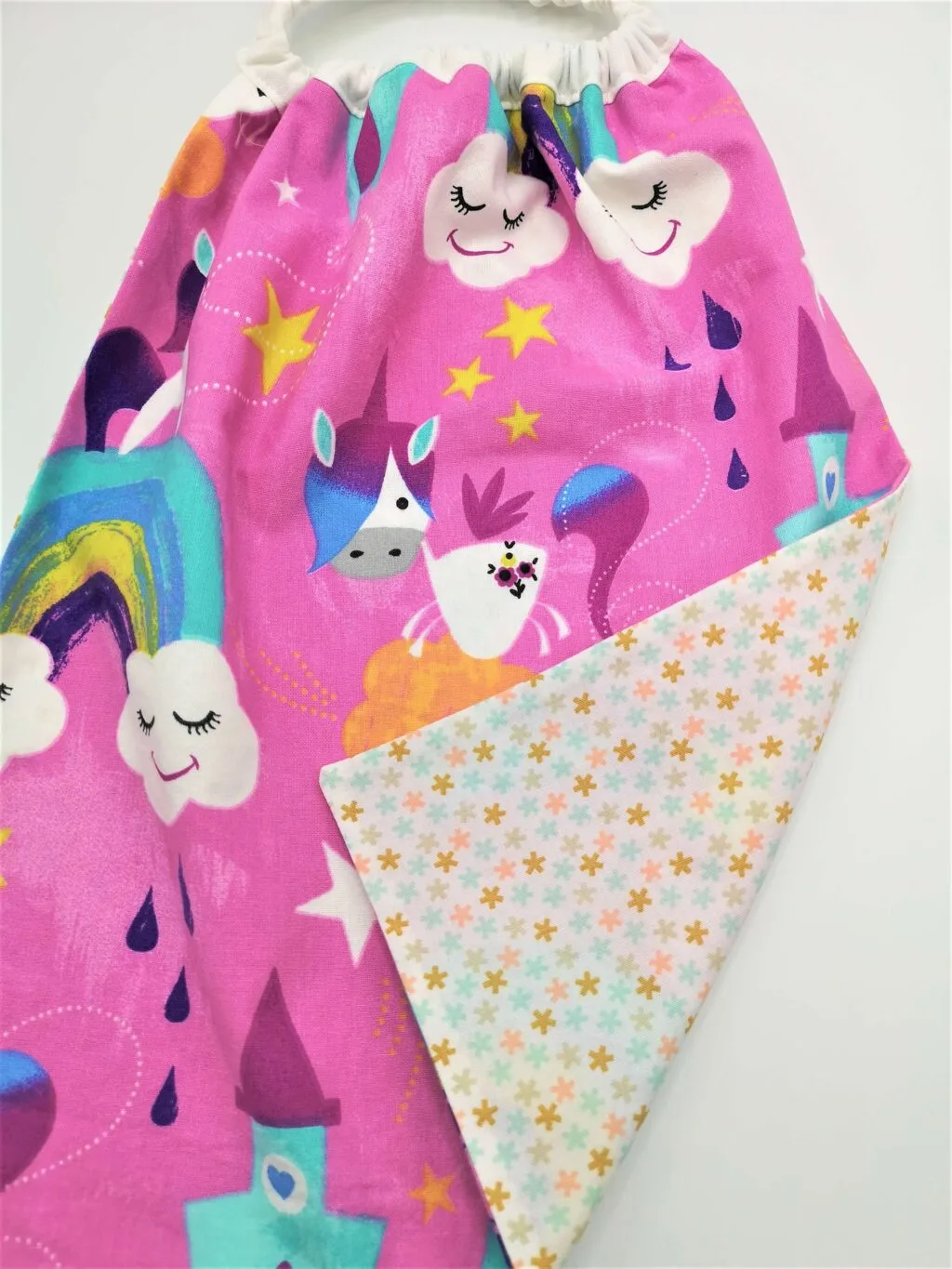 Serviette élastique maternelle "Licorne Arc-en-ciel rose"