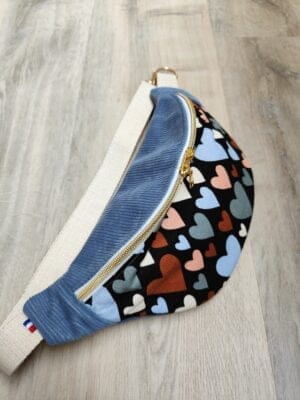 Sac banane “Velours Bleu/Cœurs” — réalisation faite main