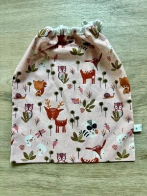 Serviette élastique maternelle “Animaux de la forêt rose” — réalisation faite main